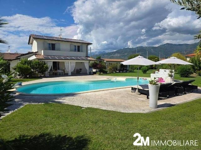 Prestigiosa villa di 216 mq in vendita, Camaiore, Italia