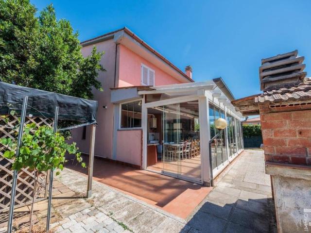 Prestigiosa villa di 225 mq in vendita, Via Giovanni Amendola, Follonica, Toscana