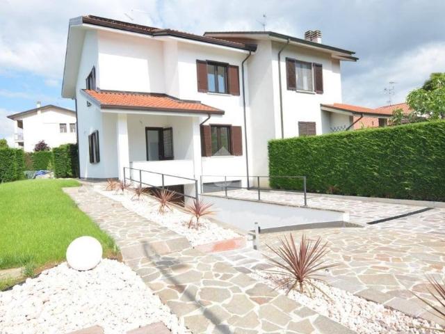 Prestigiosa villa di 235 mq in vendita, Via Firenze, 22, Bernareggio, Lombardia