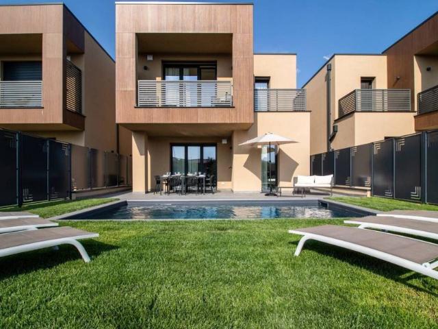 Prestigiosa villa di 239 mq in affitto Via Case Sparse Serraglie, 12, Manerba del Garda, Brescia, Lombardia