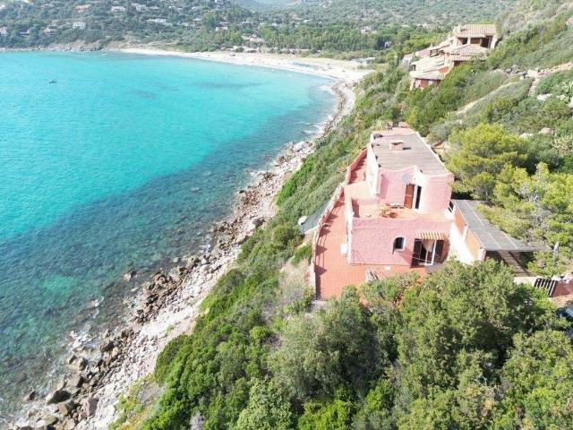 Prestigiosa villa di 240 mq in vendita, Torre delle Stelle, Villasimius, Sardegna