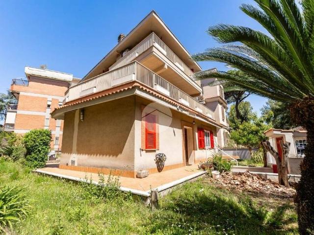 Prestigiosa villa di 240 mq in vendita Via delle Calasanziane, 14, Roma, Lazio
