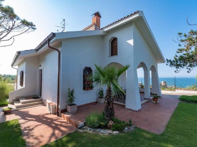 Prestigiosa villa di 244 mq in vendita Ortona, Abruzzo