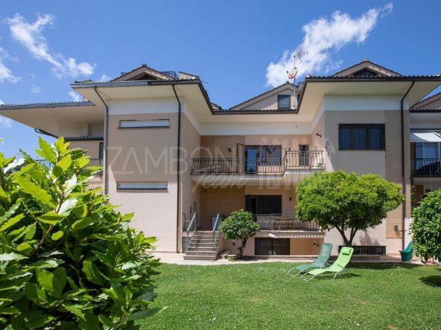 Prestigiosa villa di 250 mq in vendita via saffo 35, Axa, Roma, Lazio