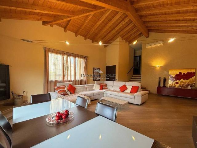 Prestigiosa villa di 257 mq in vendita, Via Pablo Picasso, Abbiategrasso, Milano, Lombardia