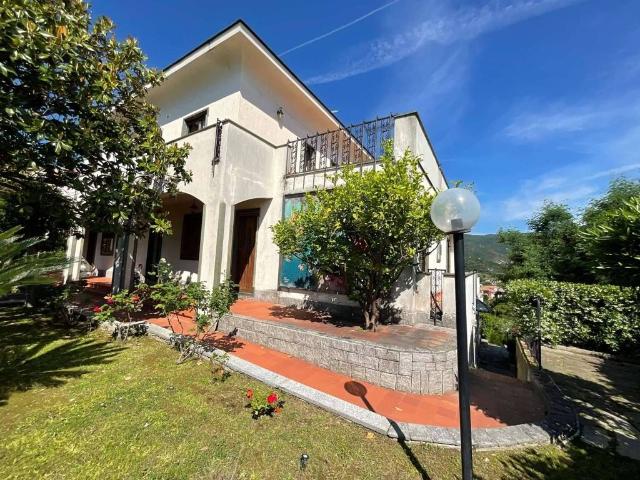Prestigiosa villa di 257 mq in vendita, via Provinciale Pineta, Spotorno, Liguria