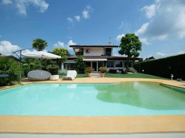 Prestigiosa villa di 270 mq in vendita, Via Giuseppe Verdi, Molteno, Lecco, Lombardia