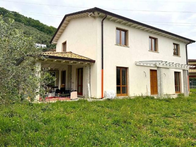 Prestigiosa villa di 270 mq in vendita, via Giovanni Pascoli, Carrara, Toscana