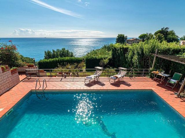 Prestigiosa villa di 282 mq in vendita Via del Tennis, 1, Varazze, Liguria