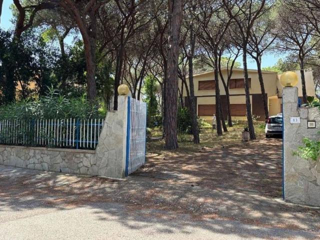 Prestigiosa villa di 282 mq in vendita Viale Delle Pleiadi, Pula, Sardegna