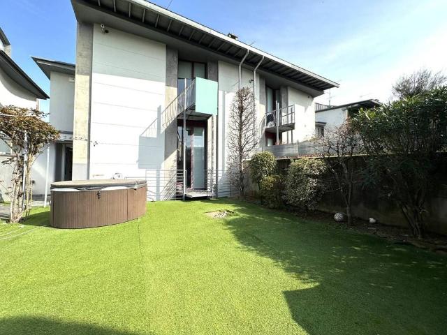 Prestigiosa villa di 290 mq in vendita, Via Filippo Turati, 12, Gorle, Bergamo, Lombardia