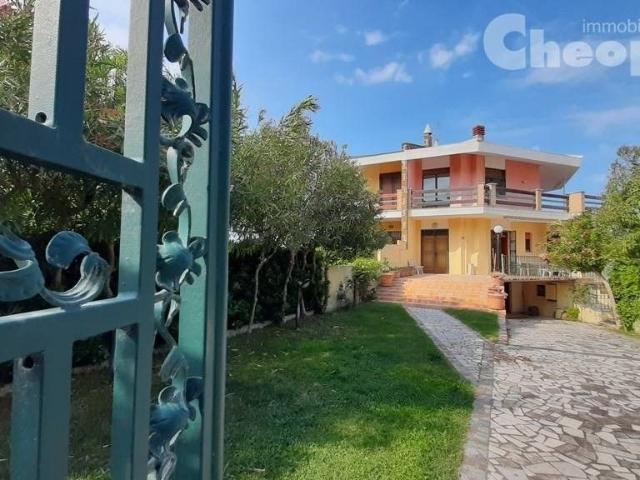 Prestigiosa villa di 299 mq in vendita Viale Alcione, Francavilla al Mare, Chieti, Abruzzo