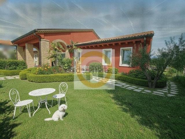 Prestigiosa villa di 300 mq in vendita Bassano del Grappa, Veneto