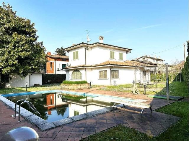 Prestigiosa villa di 300 mq in vendita Cassano d'Adda, Italia