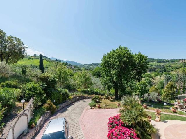 Prestigiosa villa di 302 mq in vendita, strada di San Rocco, Terni, Provincia di Terni, Umbria