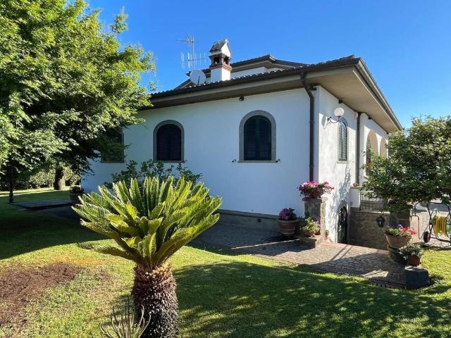Prestigiosa villa di 320 mq in vendita, Via Mater Dei, Lariano, Roma, Lazio