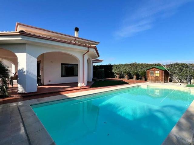 Prestigiosa villa di 330 mq in vendita Trani, Puglia