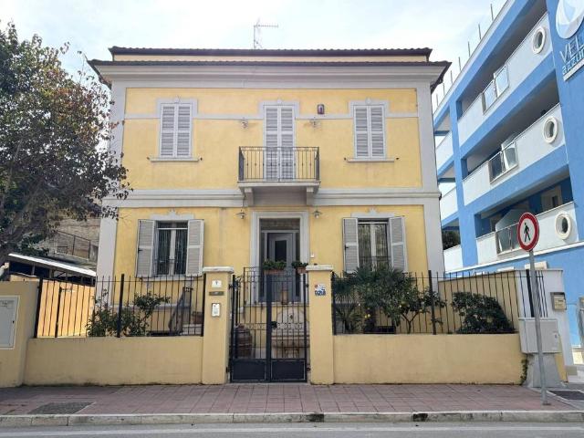 Prestigiosa villa di 331 mq in vendita Viale Ballestra, 7, Grottammare, Marche