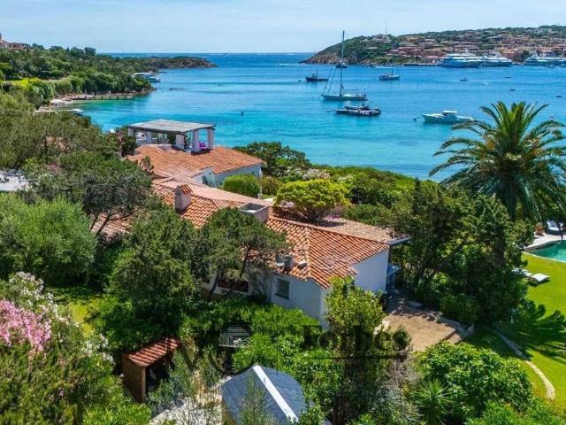 Prestigiosa villa di 350 mq in vendita, Via della Bolina, 16, Arzachena, Sardegna