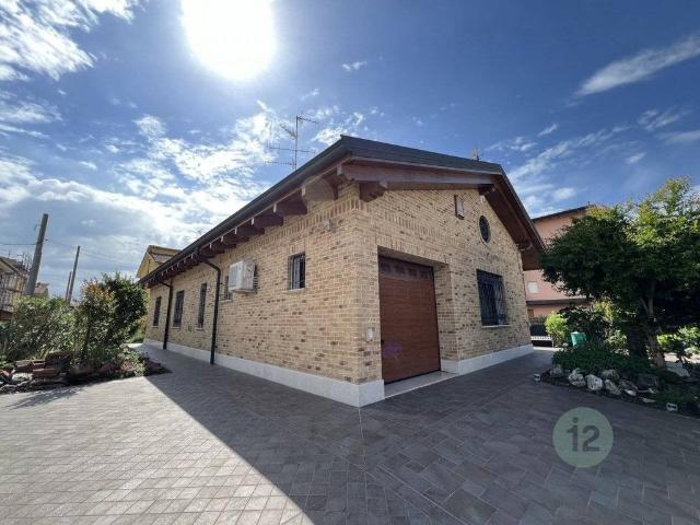 Prestigiosa villa di 350 mq in vendita, Via lolli, Mirandola, Modena, Emilia Romagna