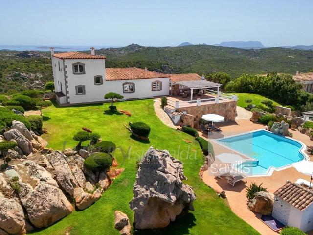 Prestigiosa villa di 350 mq in vendita Arzachena, Sardegna