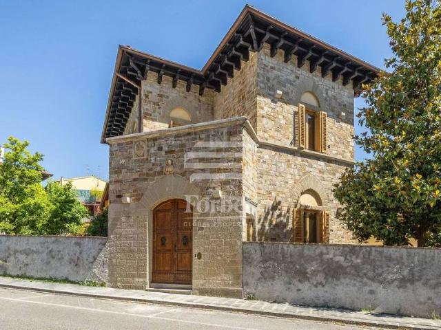 Prestigiosa villa di 380 mq in vendita Firenze, Italia