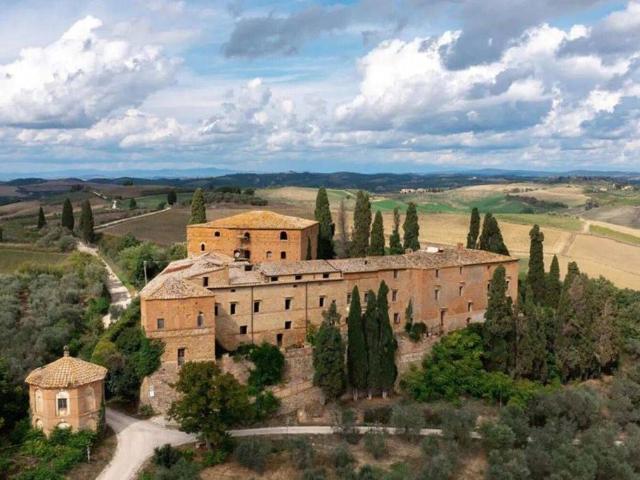 Prestigiosa villa di 3900 mq in vendita, Montalcino, Italia