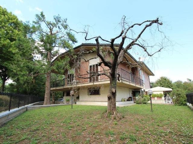 Prestigiosa villa di 393 mq in vendita, Via delle Ginestre, 11, Verona, Veneto