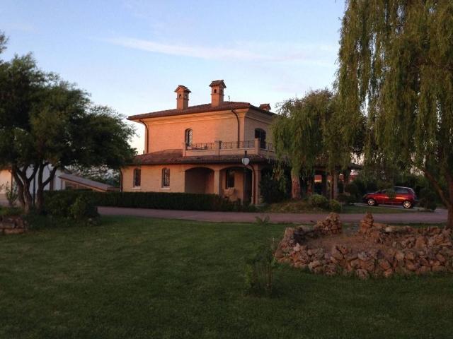 Prestigiosa villa in vendita Forlì, Italia
