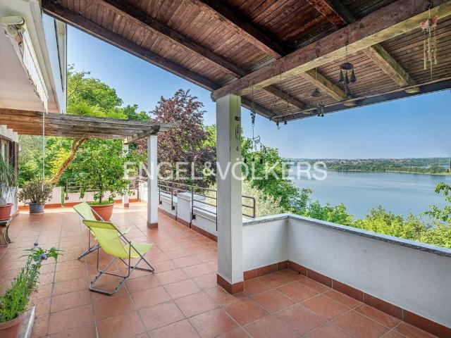 Prestigiosa villa in vendita Galbiate, Italia