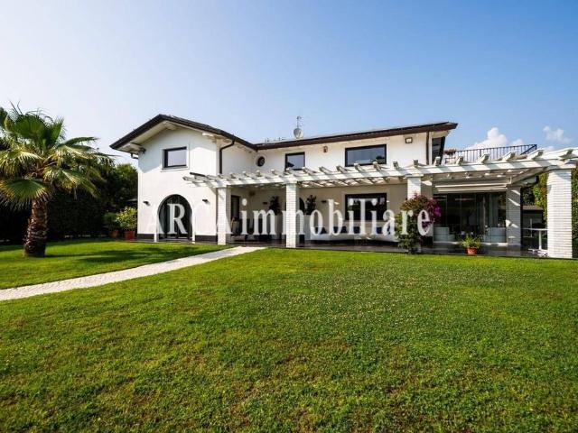 Prestigiosa villa in vendita Pietrasanta, Italia