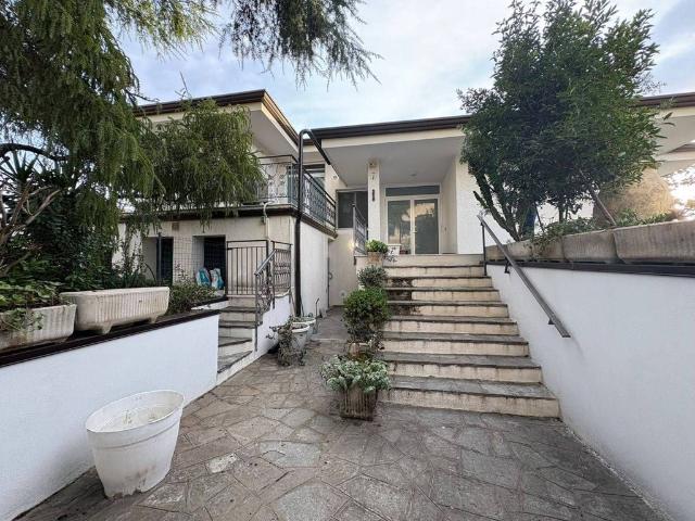 Prestigiosa villa di 320 mq in vendita Vallecrosia, Italia