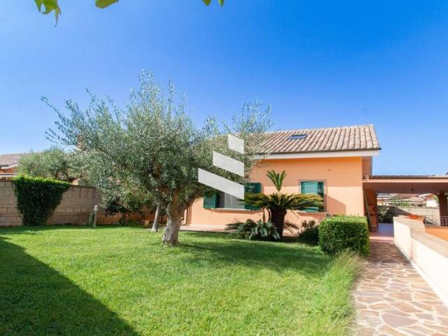 Prestigiosa villa in vendita Via Afrodite, Pomezia, Roma, Lazio