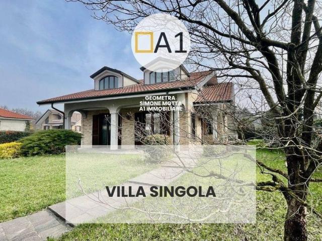 Prestigiosa villa in vendita via como, Misinto, Monza e Brianza, Lombardia