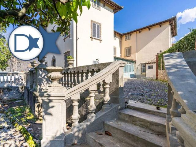 Prestigiosa villa di 1431 mq in vendita Via del Parco della Rimembranza, 85, Lucca, Toscana