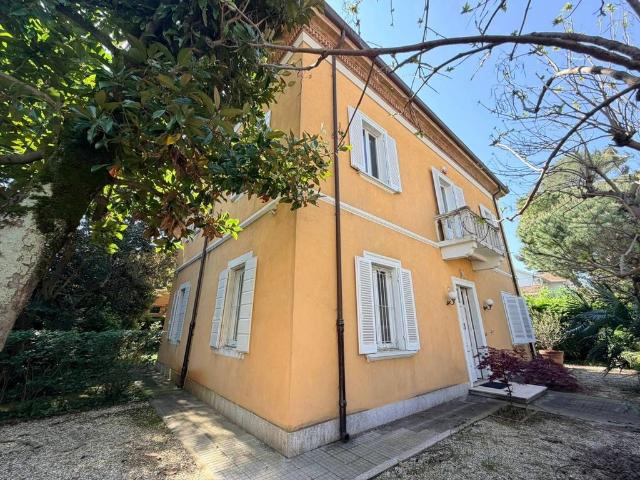Prestigiosa villa in vendita Viale Damiano Chiesa, Riccione, Rimini, Emilia Romagna