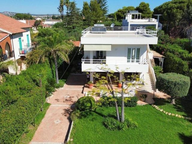 Prestigiosa villa in vendita Viale dei Lidi, Siracusa, Sicilia