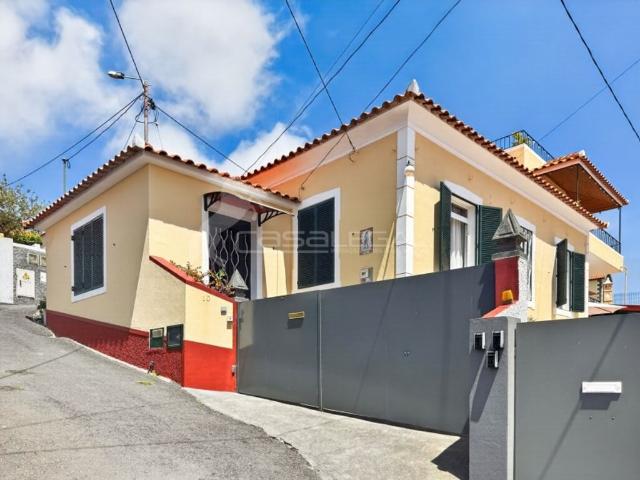 Prestigiosa casa à venda Conde Carvalhal, Funchal, Madeira