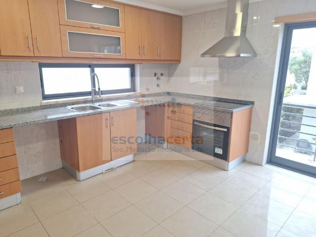 Prestigiosa casa de 180 m² à venda Almada, Setúbal