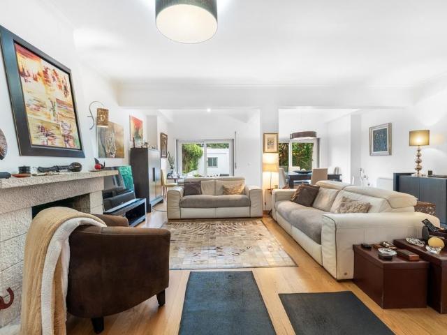Prestigiosa casa de 196 m² à venda Oeiras, Lisboa