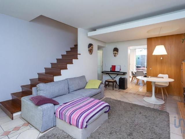 Prestigiosa casa de 114 m² à venda Almada, Setúbal