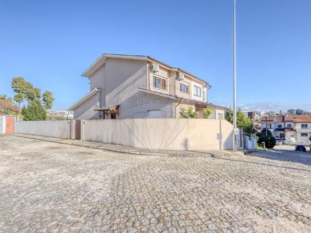 Prestigiosa casa de 243 m² à venda Gondomar, Portugal