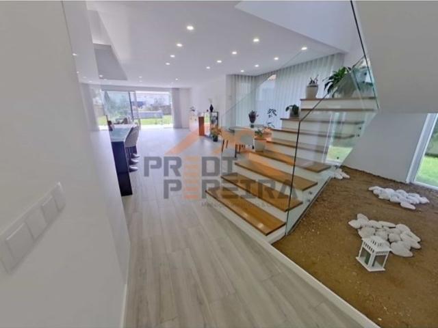Prestigiosa casa de 263 m² à venda Canecas, Odivelas, Lisboa