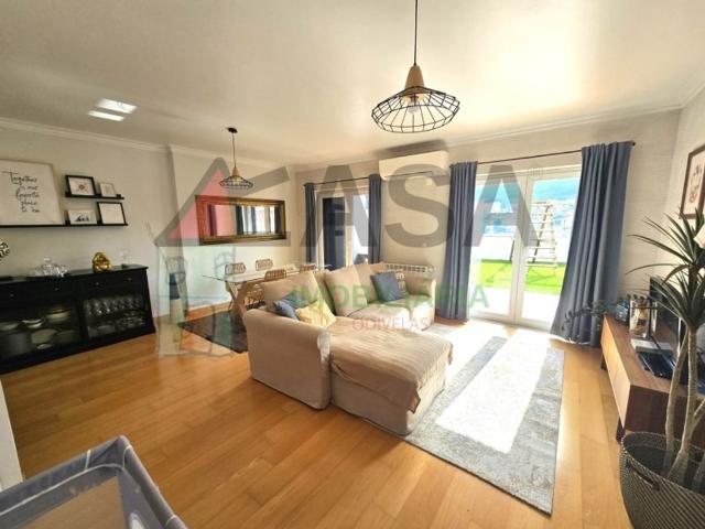Prestigiosa casa de 264 m² à venda Pinheiro de Loures, Loures, Lisboa