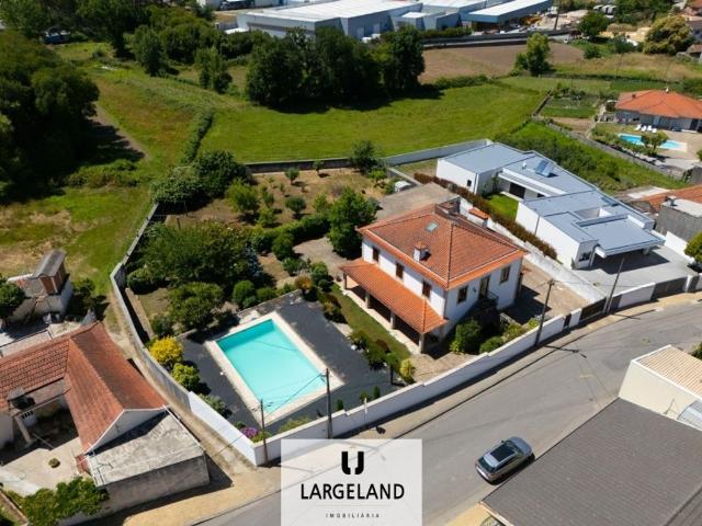 Prestigiosa casa de 265 m² à venda Santa Maria da Feira, Aveiro