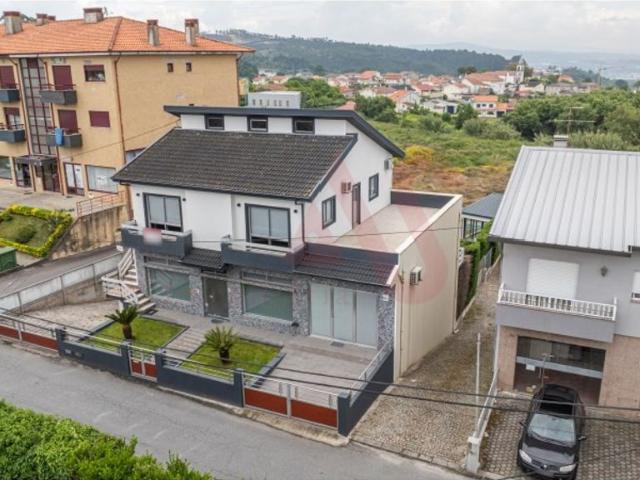 Prestigiosa casa de 294 m² à venda Paredes, Portugal