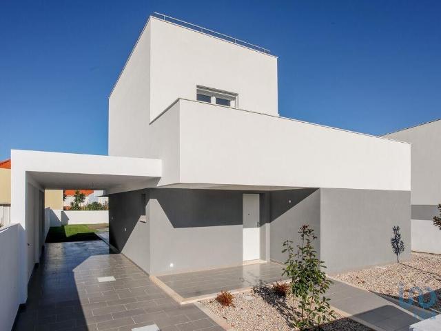 Prestigiosa casa de 210 m² à venda Salir do Porto, Portugal
