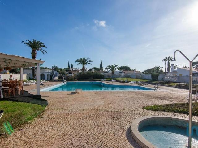 Prestigiosa casa de 216 m² à venda Quarteira, Faro