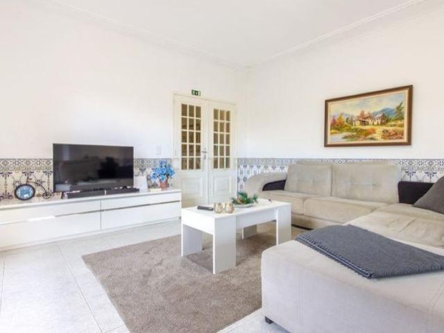 Prestigiosa casa de 220 m² à venda Charneca de Caparica, Setúbal