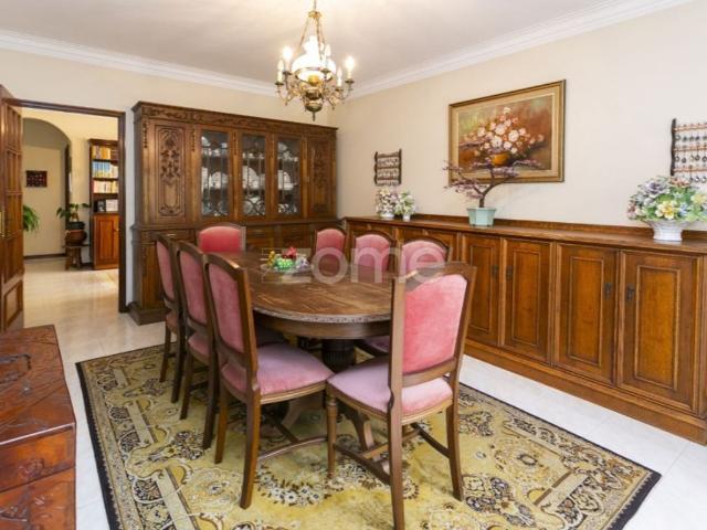 Prestigiosa casa de 238 m² à venda Maia, Porto